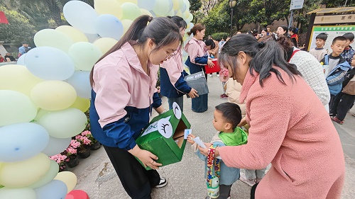 争当“环保小卫士” 共建美好居住环境