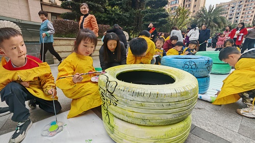 争当“环保小卫士” 共建美好居住环境